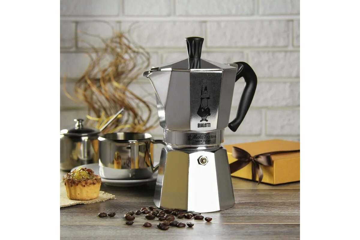 Гейзерная кофеварка bialetti moka. Кофеварка Bialetti Moka Express. Гейзерная кофеварка Moka Express. Bialetti гейзерная кофеварка электрическая.