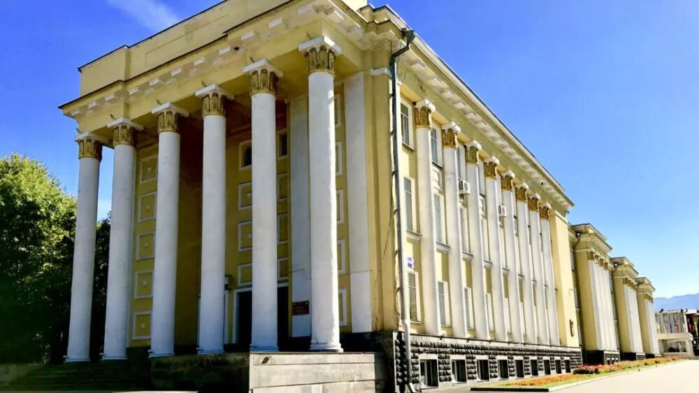 Согу здание. Хетагурова. Л. Согу хетагурова. Владикавказ здание согу.