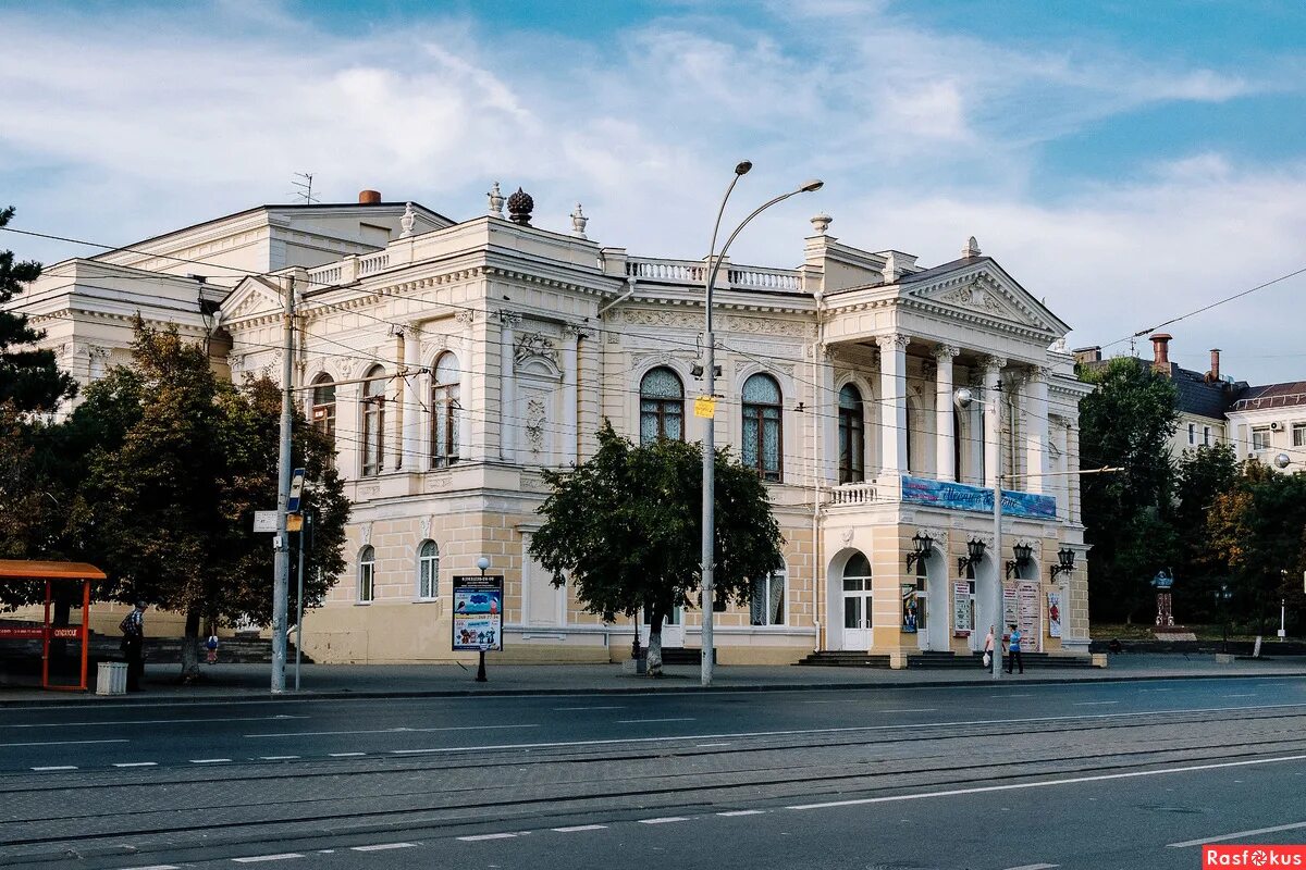 В каком театре в ростове. Ростовский-на-Дону Академический молодёжный театр, Ростов-на-Дону. Ростовский молодёжный театр. Театр ТЮЗ Ростов-на-Дону. Академический молодежный театр Ростов-на-Дону.