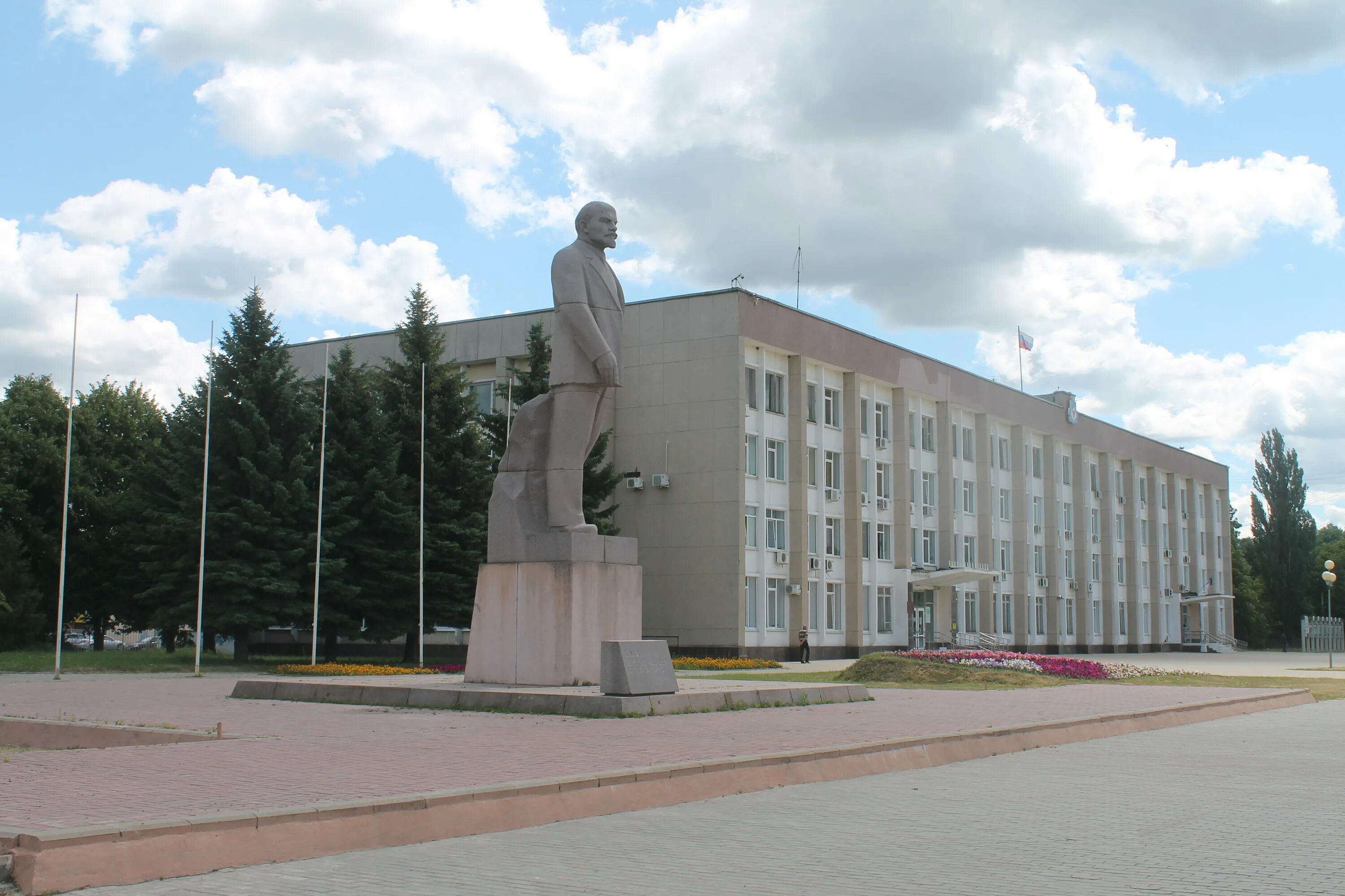 Курск железногорск купить. Город Железногорск Курская область. Администрация Железногорска Курской области. Сайт администрации города Железногорска Курской области. Памятники г Железногорска Курской области.