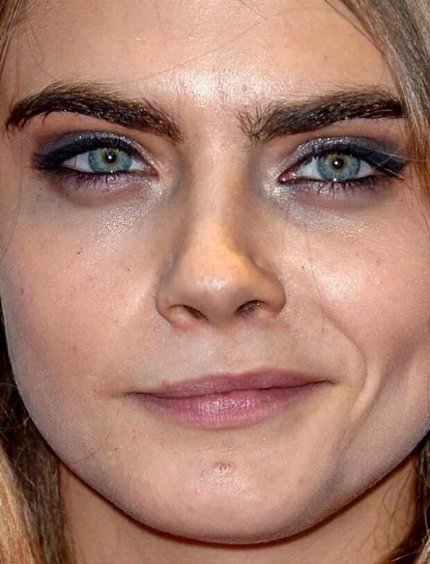 Делевинь 2023. Cara Delevingne без макияжа.