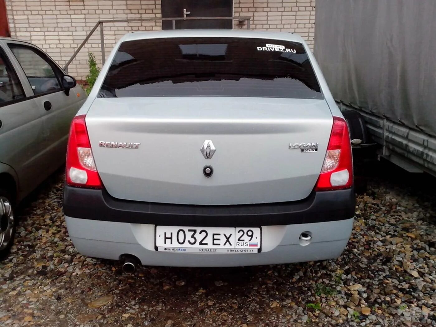 Рено задний вид. Renault Logan 1 сзади. Рено Логан 1 сзади. Рено Логан 1 Рестайлинг зад. Рено Логан фаза 1 сзади.