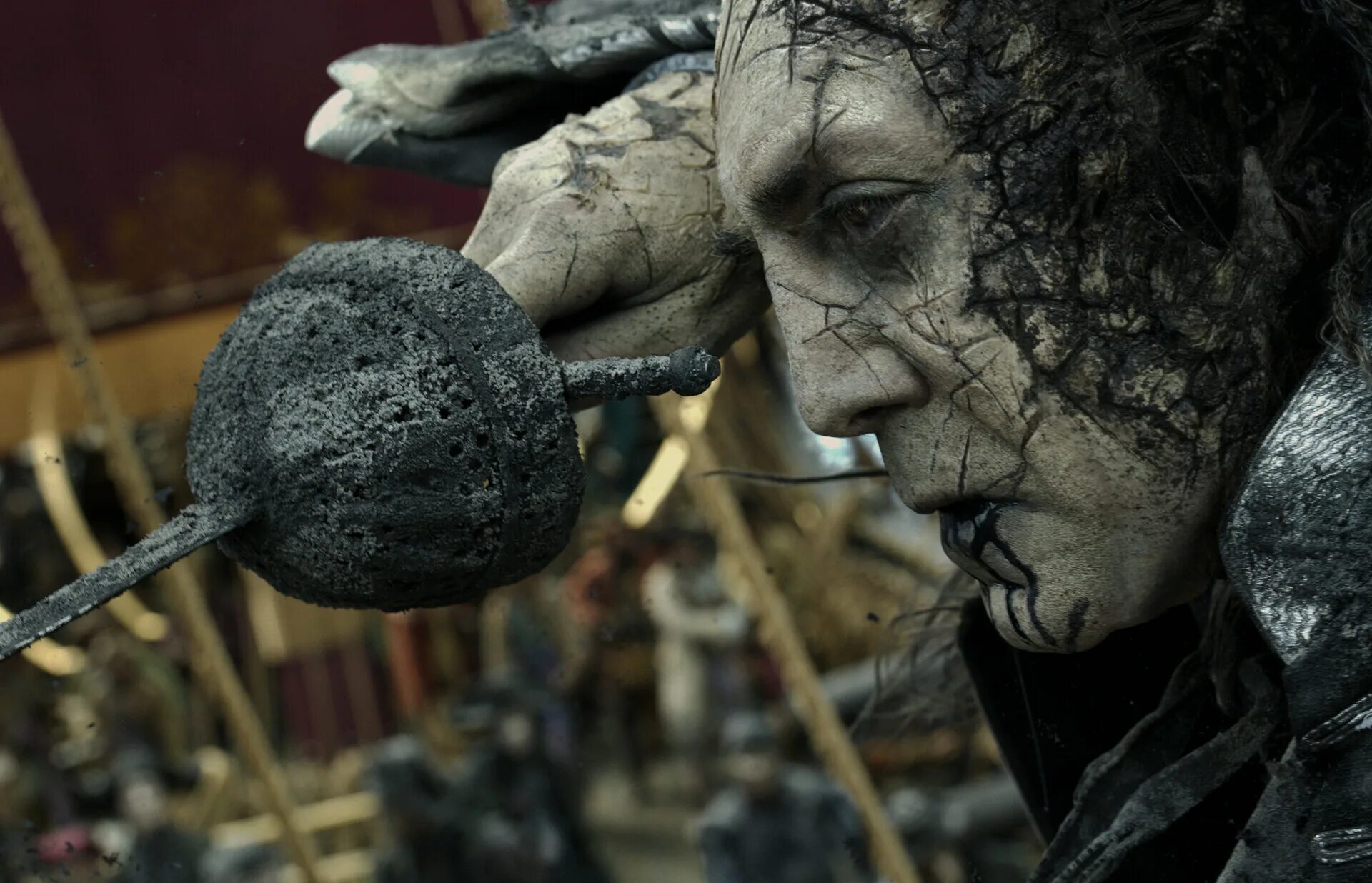 Пираты карибского моря 5 мертвецы не рассказывают сказки фильм. Капитан армандо салазар. Уилл тернер капитан голландца. Джеффри раш пираты карибского моря. Хавьер бардем в фильме пираты карибского.