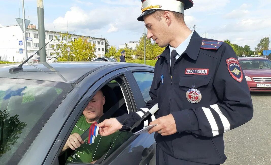 Начальник гибдд свердловской области. ГИБДД Лесной сотрудники. ГАИ Лесной Свердловская обл. ГИБДД Свердловской области. Сотрудники ОВД Лесной Свердловская область.