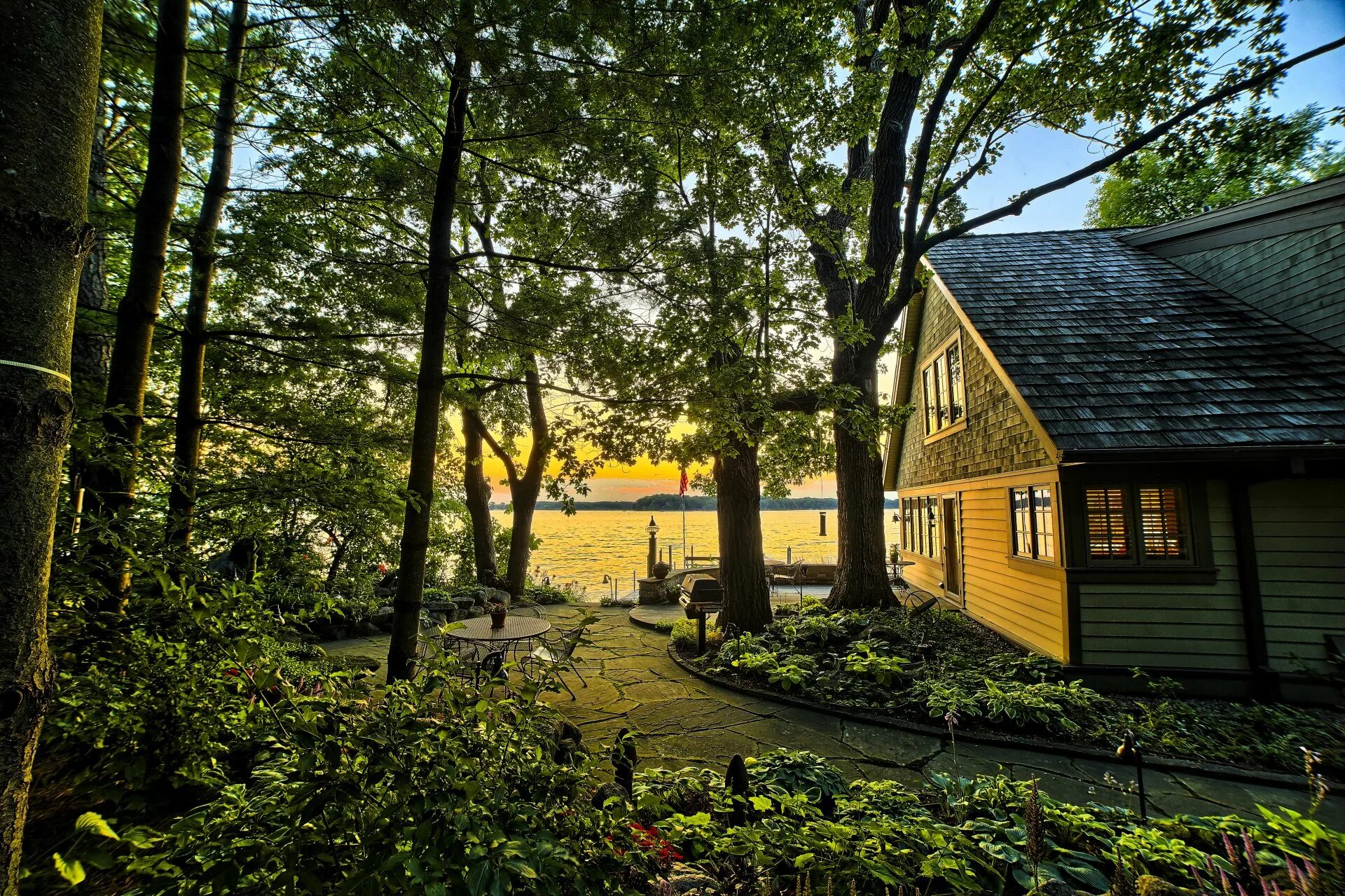 House near the lake. Форест-Лейк (город, Миннесота). Тихая гавань Ирландия. Красивый домик в лесу. Домик у озера.