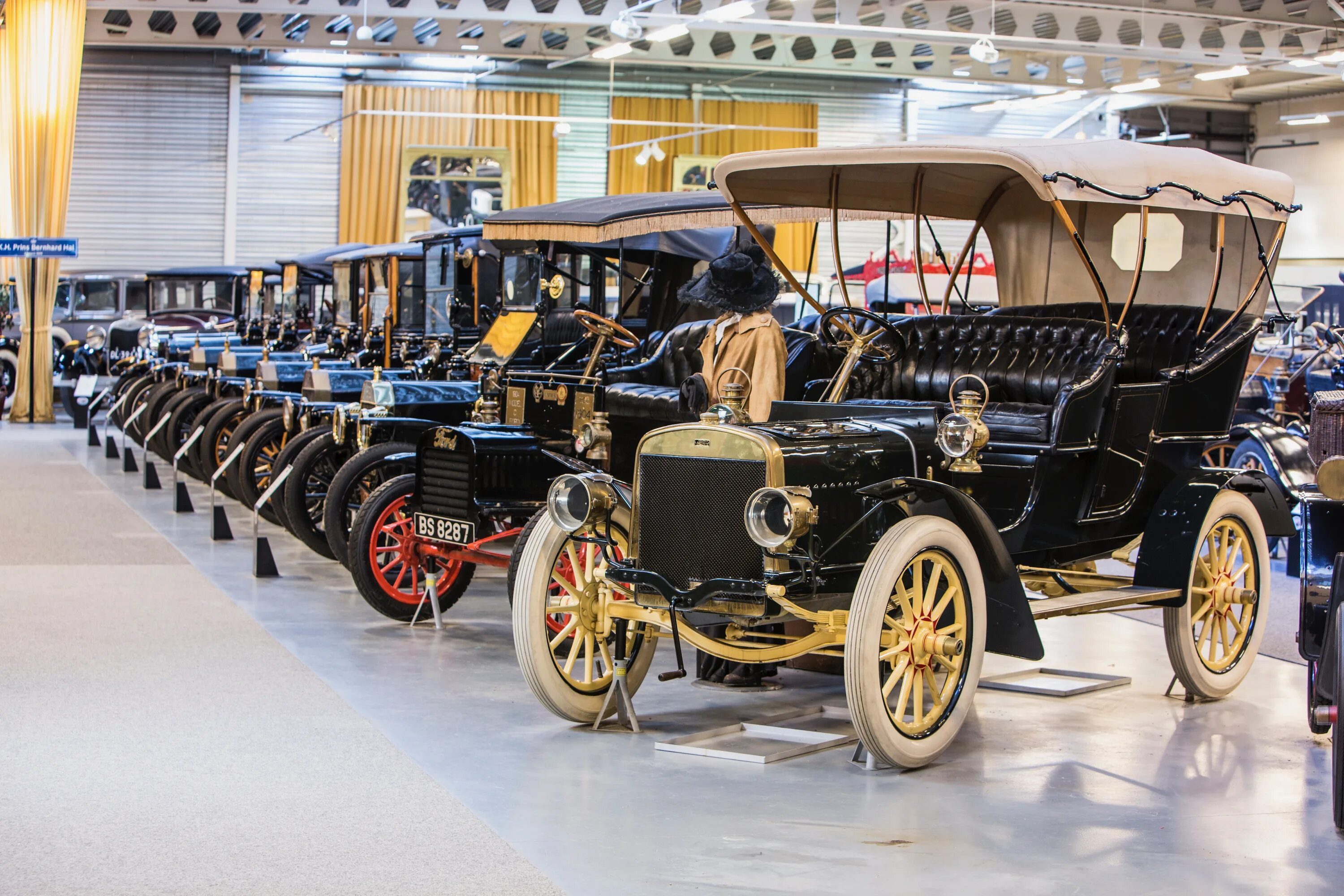 Акция первый автомобиль. Ford Motor автомобили. Ford Quadricycle 1896.