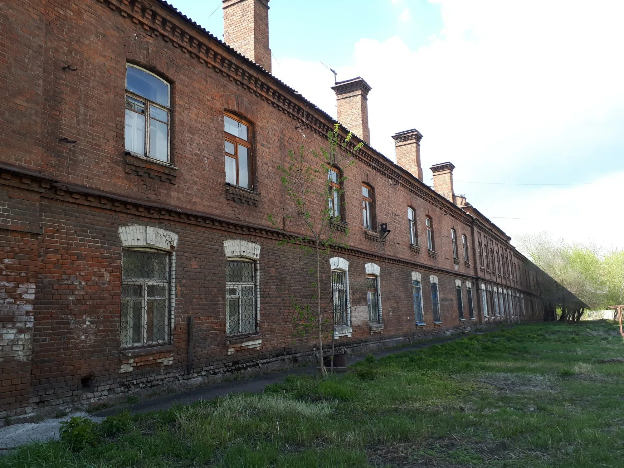 Красные казармы нижний новгород. Окна казармы. Солдатская казарма. Название казармы. Красные казармы челябинск.