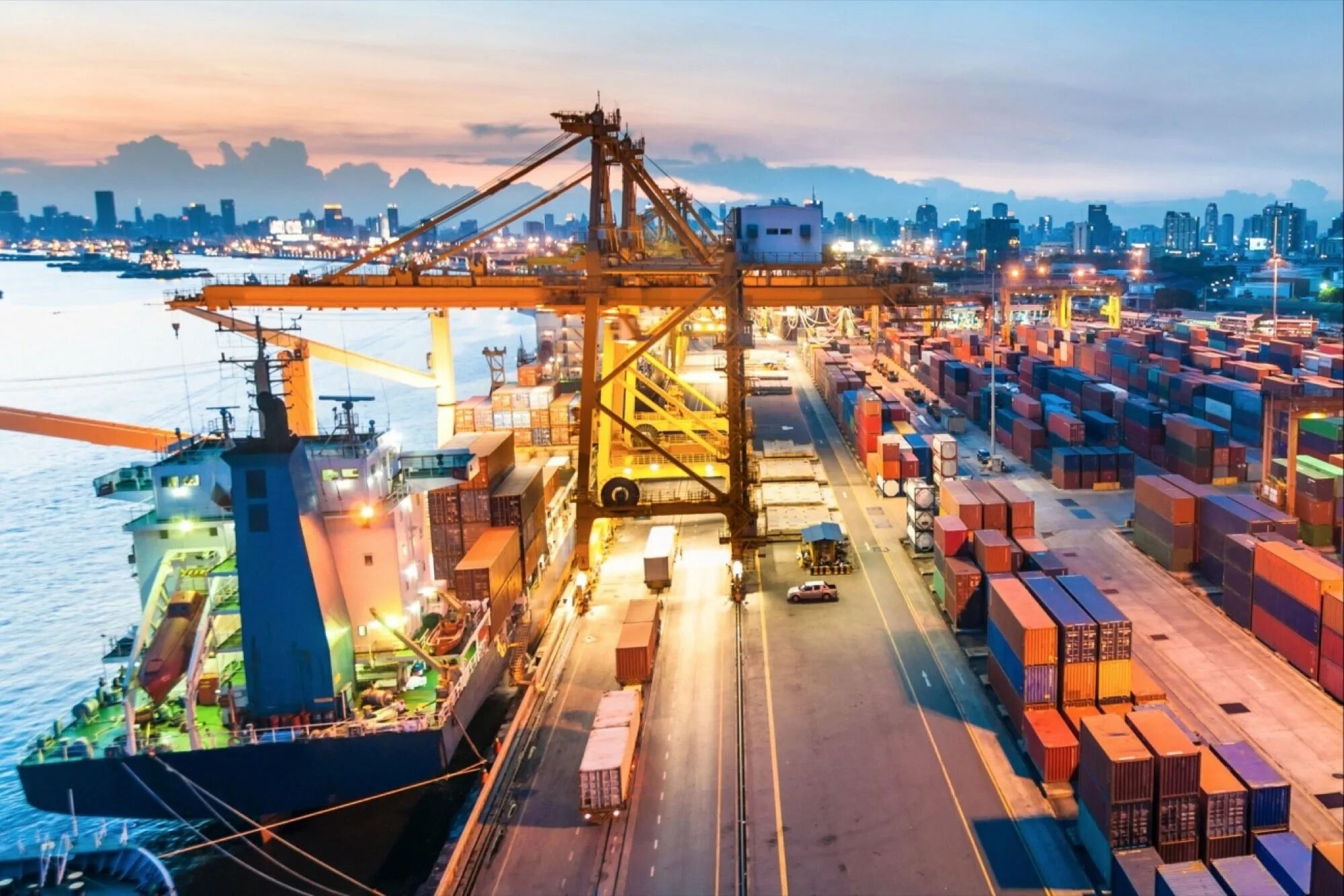 Фон для презентации скользящие средние. Trade aspx. Экспорт британии. Spread в трейдинге. Metatrader 4 торговая платформа.