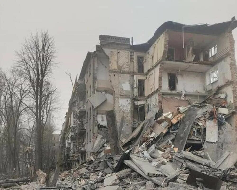 Авдеевка до войны 2020. Авдеевка фото 2023. Разрушенный дом. Разрушенный город.