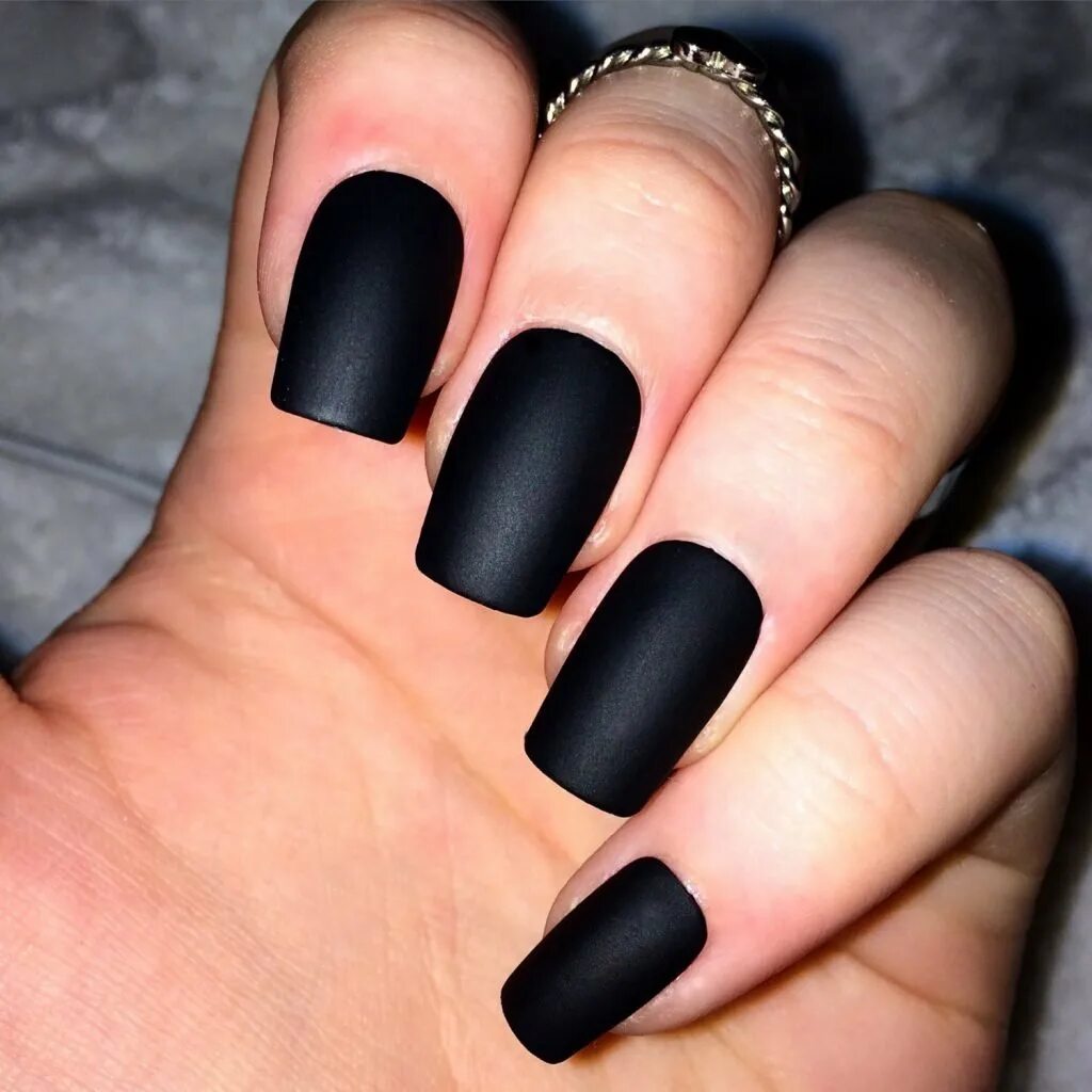 Матовые ногти. Черные ногти. Черные матовые ногти квадрат. Ногти чёрные матовые квадратные. Как сделать черные ногти