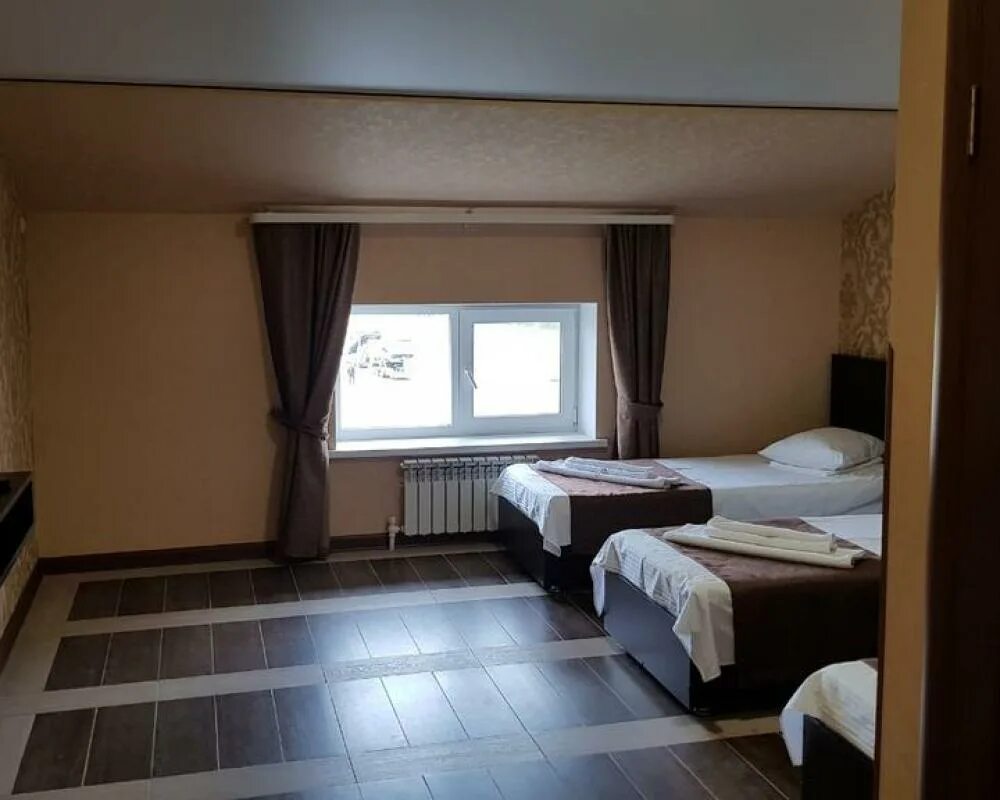 Кафе плаза фото камышла м5. Алекян новый замок. Гостиница новый замок. Боулинг ачинск крепость. Гостиница крепость ачинск крупской 28.