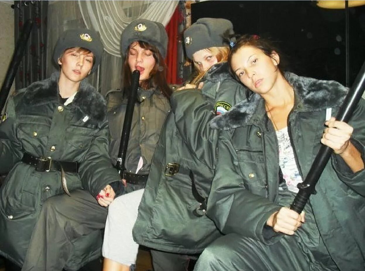 пьяные девушки пол