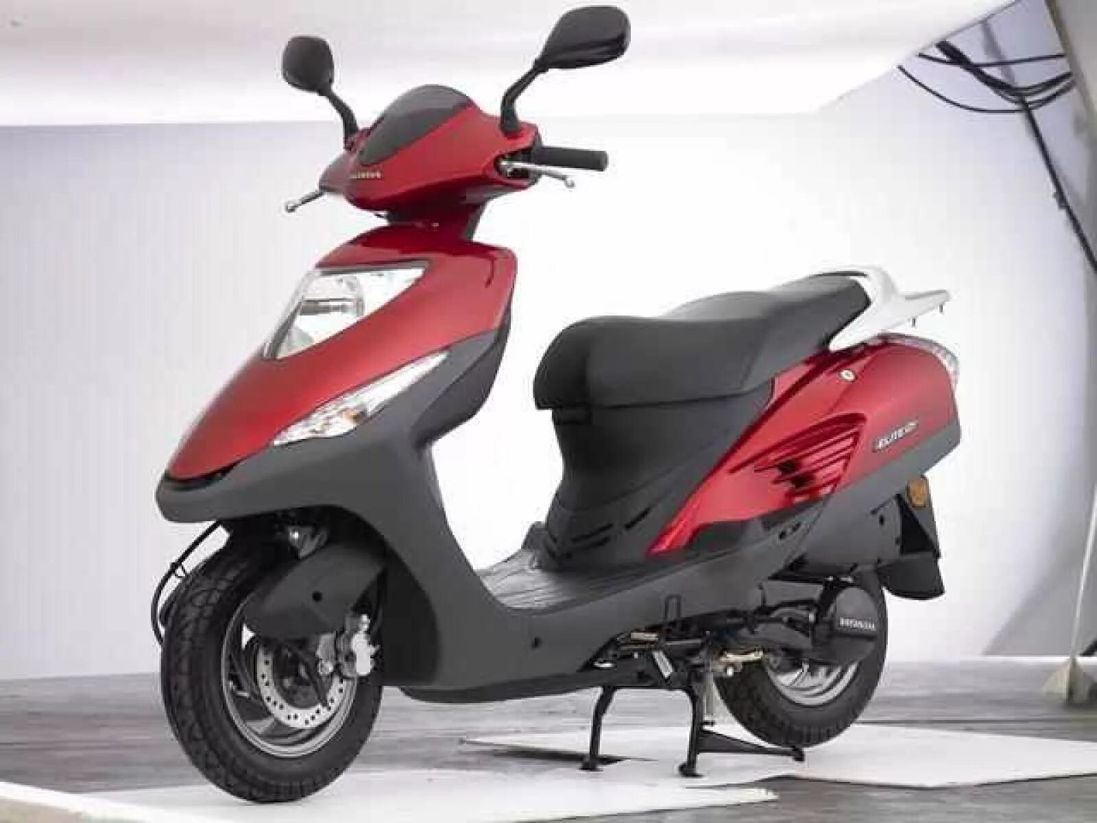 Плюсы скутера. Скутер Honda Elite. Honda Elite 125. Honda Elite 1984. Скутер 1984 Honda Elite.