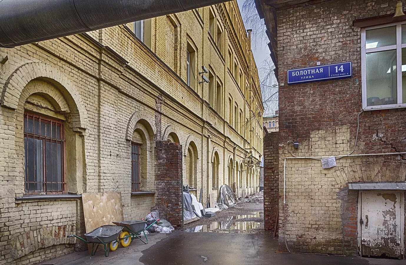 Ул болотная 2. Дворы Никитского бульвара. Старые дворы Москвы. Московский старый двор Москва. Болотная улица 18 стр 1.