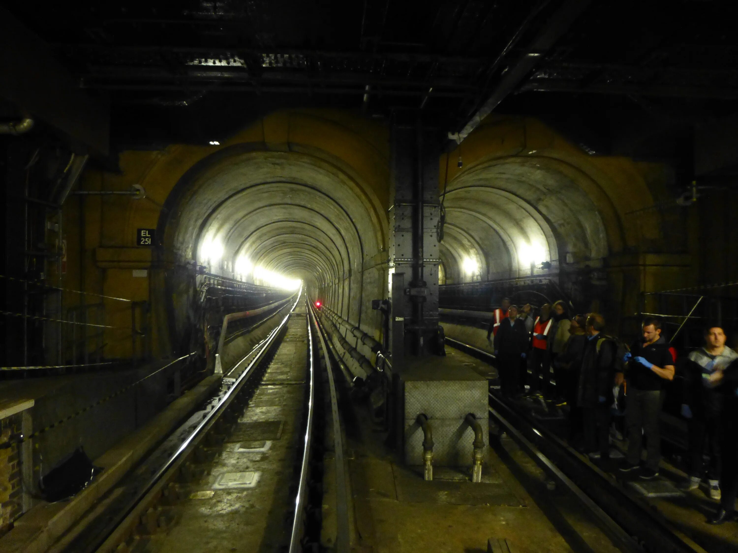 симплонский тоннель 1906. 19 городок подземные туннели екатеринбург. первый тоннель кбжд от порта байкал. эвпалинов тоннель на острове самос. тоннель брюнеля под темзой.