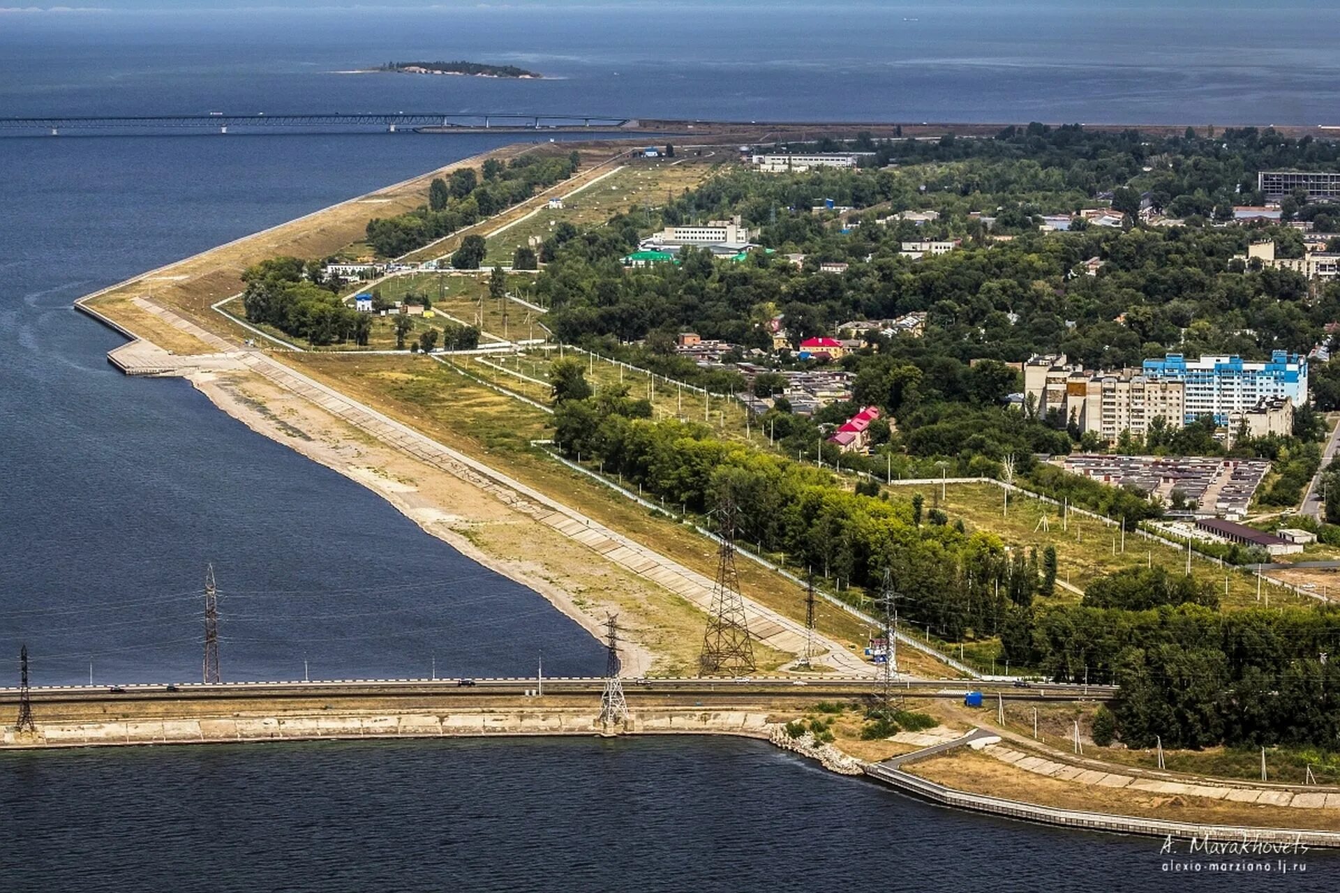 Россия 1 города волга. Дамба Ульяновск нижняя терраса. Река Волга Ульяновск. Набережная Волги Ульяновск. Дамба в Ульяновске на Волге.