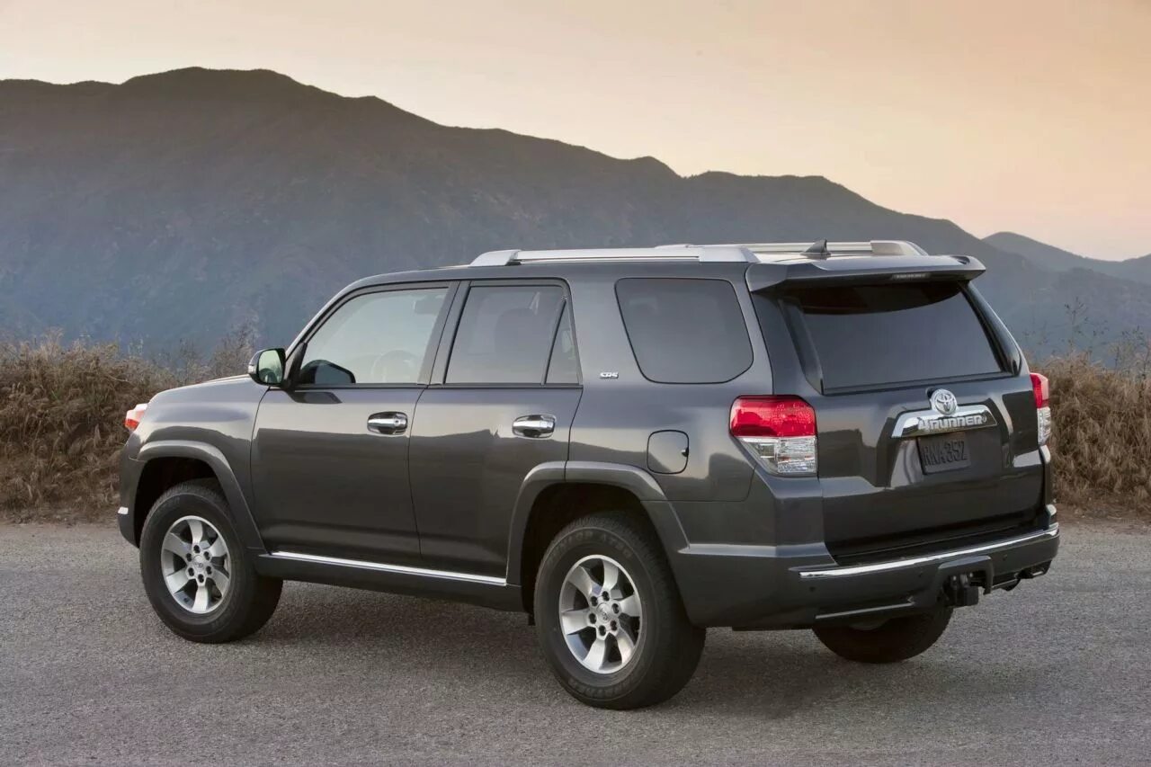 Тойота 4 раннер 2024. Toyota 4runner 2010. Тойота 4 раннер. Тойота рунер 4. Тойота 4 раннер 2010.