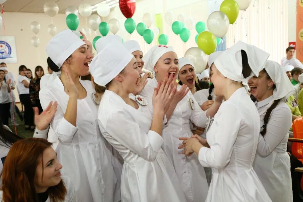 Медицинский колледж люберцы. Медицинский колледж 1. Медколледж каракол. Липецкий медицинский колледж значок. Номер телефона медколледжа.