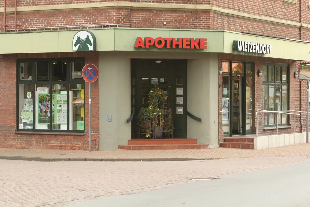 Аптека в Германии. Apotheke аптека. Фармация в Германии. Германские аптеки снаружи. Аптека германия купить