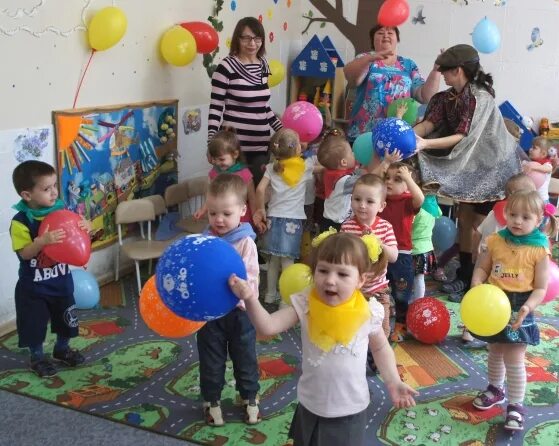 Весеннее развлечение для 2 младшей. Весеннее развлечение для 1 младшей группы. Весенние развлечения в детском саду в младшей группе. Сценарий физкультурного развлечения весенние забавы. Сценарий музыкального развлечения в старшей группе детского сада.