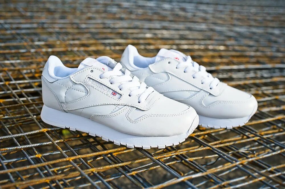 Кроссовки Reebok Classic Leather цвет белый. Рибок Классик белые женские реплика. Кроссовки рибок женские белые кожаные. Кроссовки мужские рибок реплика. Кроссовки женские реплика