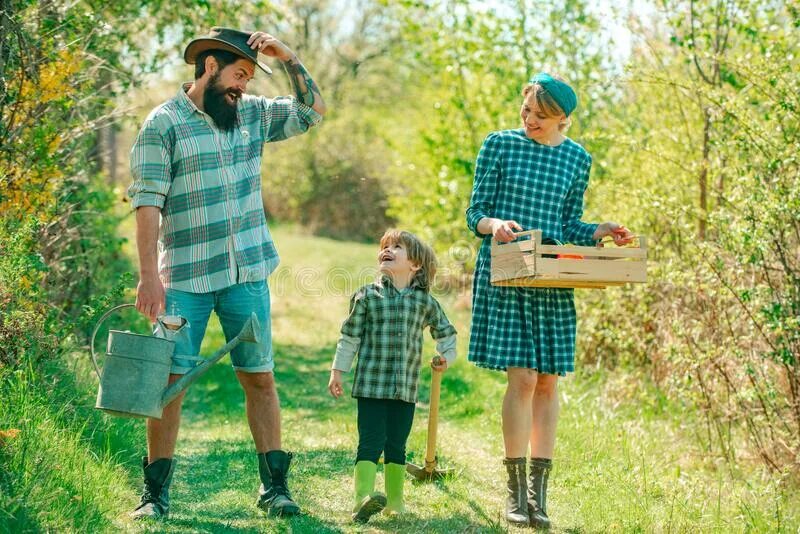 Spending time outside. Счастливая семья в огороде. happy farmer family. family spending time together. пара на ферме.