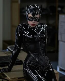 DC コ ミ ッ ク ス の キ ャ ッ ト ウ-マ ン の コ ス プ レ 20 選 