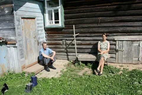 Жители деревни голубое
