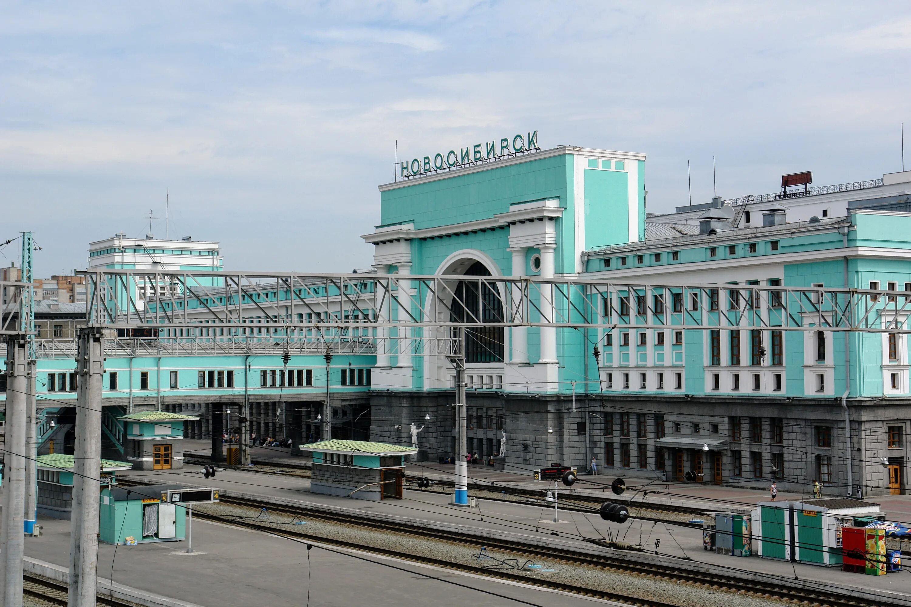 Станция Новосибирск-главный, Новосибирск. Перон ЖД вокзал Новосибирск. Ж Д вокзал Новосибирск главный. Платформа вокзала Новосибирск главный. Главный сайт жд