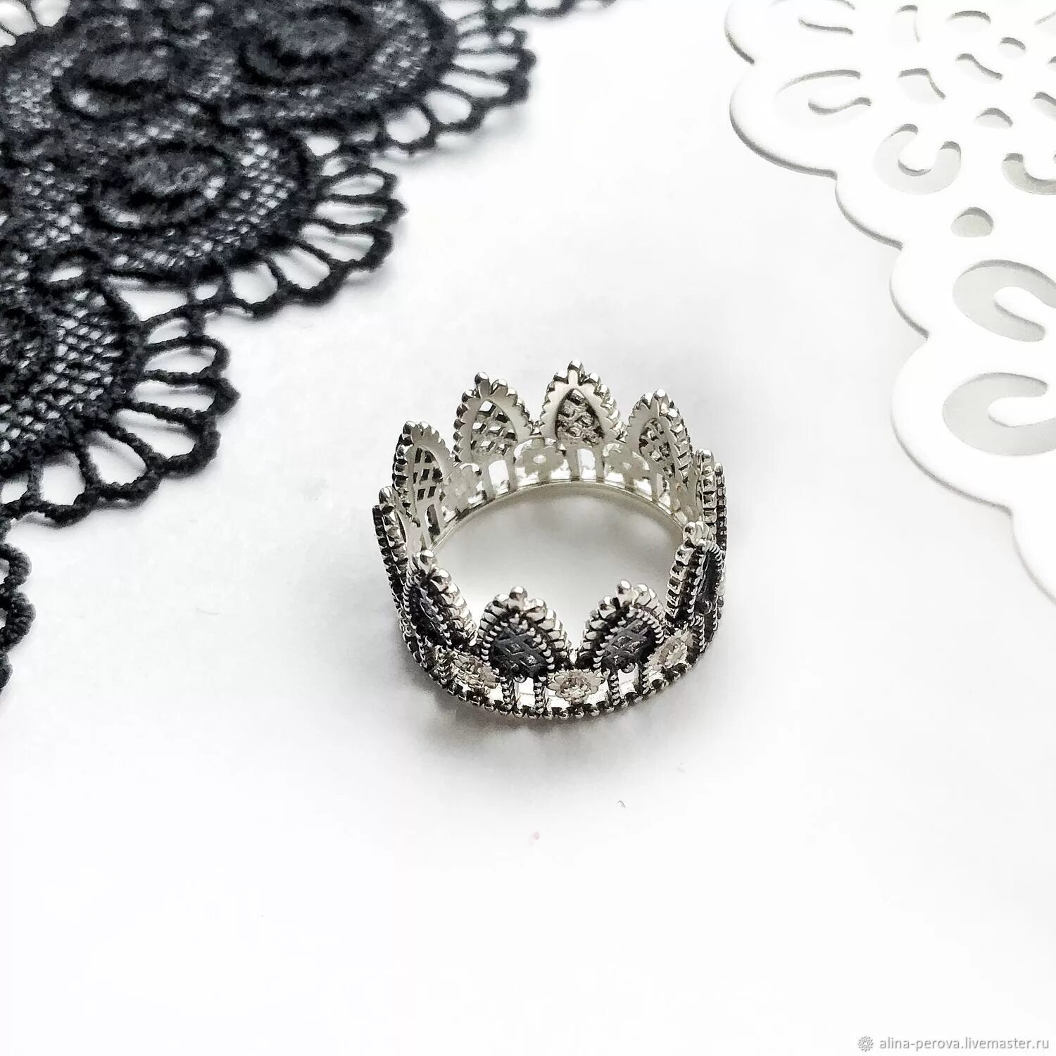 корона 75. корона с пайетками. корона 75. корона бабочка арвен. Alana stewart брошь корона.