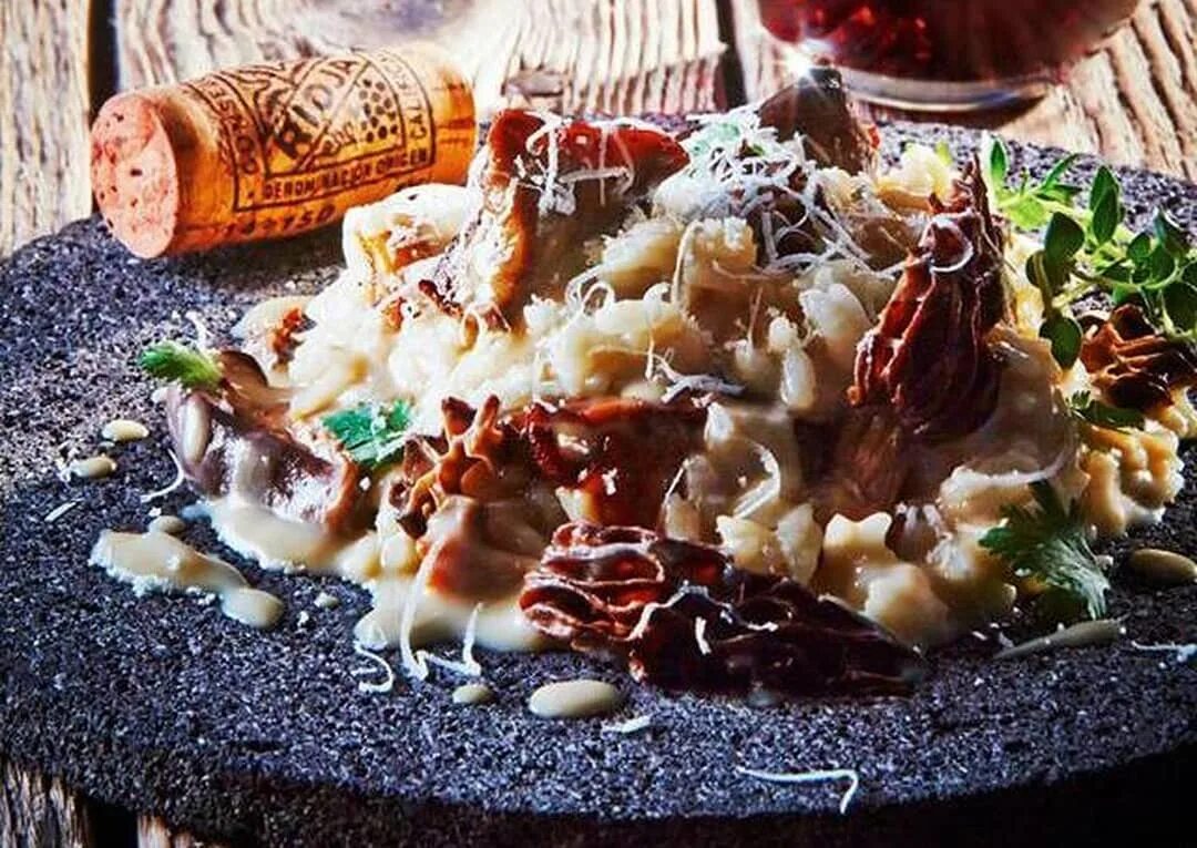 Как быстро приготовить сморчки. Ризотто со сморчками. блюда со сморчками в ресторанах. брускетта со сморчками. сморчки в ресторане.