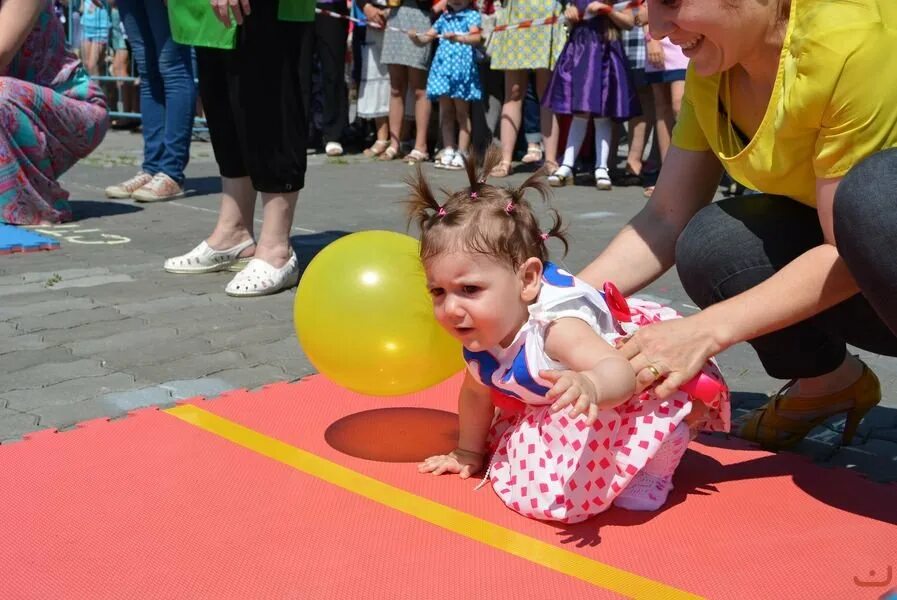 Интересные конкурсы для детей. Конкурсы для детей 7 лет на улице. Конкурсы для детей 4 года. Конкурсы с конусами для детей.