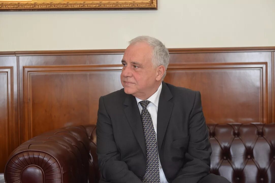 Посол болгарии. Крыстин Атанас посол Болгарии. Фото посла в Болгарии.