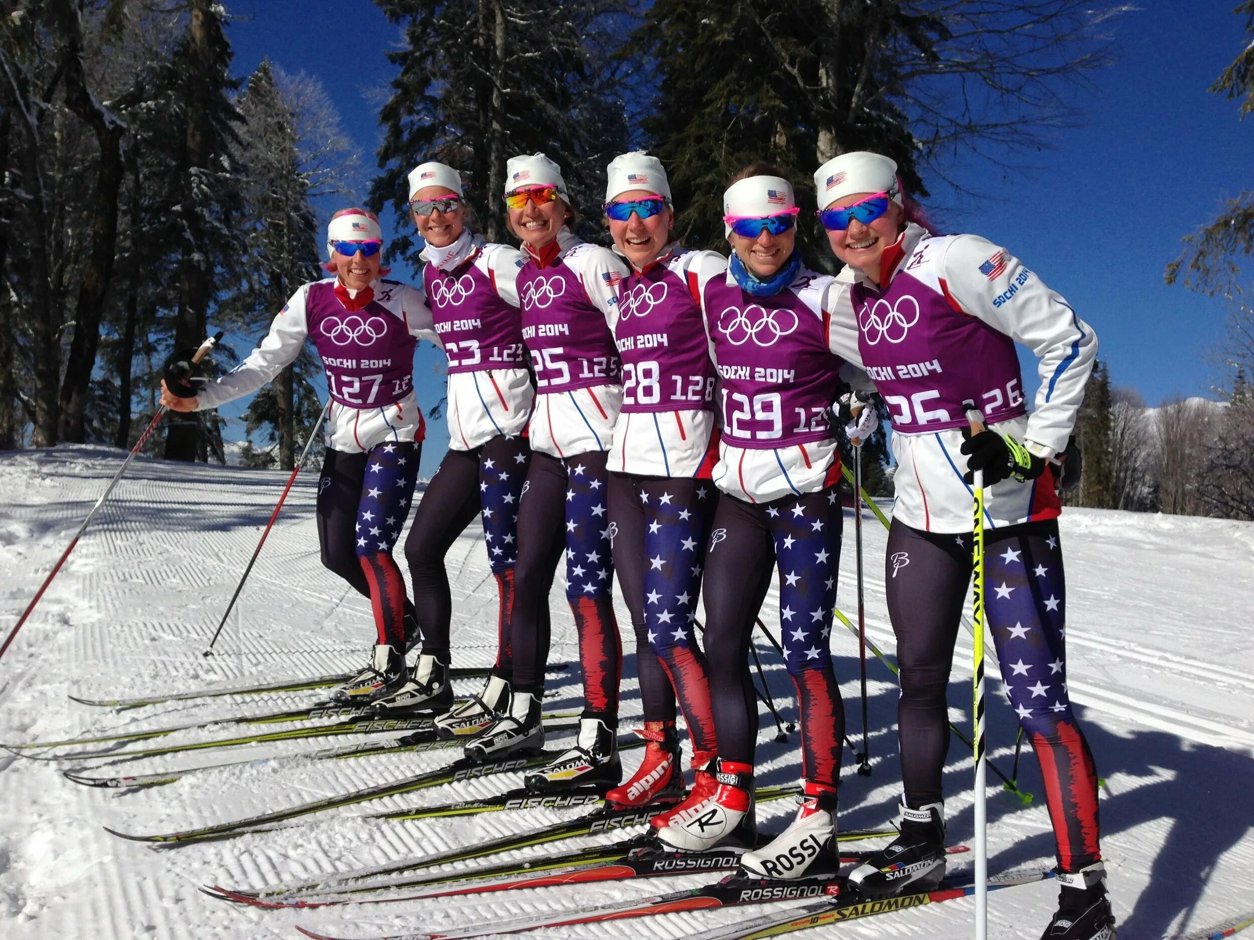 Cross country ski. Лыжница Сван шведская. Норвежские лыжники. Лыжные гонки. Форма лыжника.