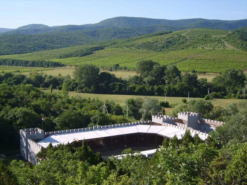 Замок львиная голова Анапа. Замок "львиная голова", Сукко (Краснодарский край). Долина Сукко замок львиная голова. Поселок Сукко замок львиная голова. Замок львиная голова