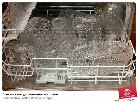 Моем хрустальную посуду