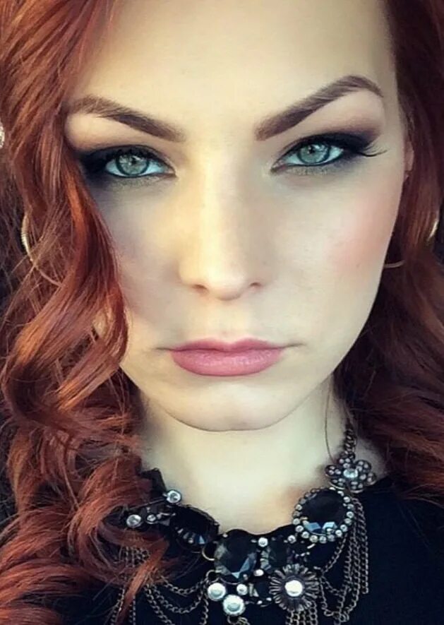 Рыжая экстрасенс из битвы. Мэрилин керро. мэрилин керро битва экстрасенсов. эстонская ведьма мэрилин керро. мэрилин керро фото.