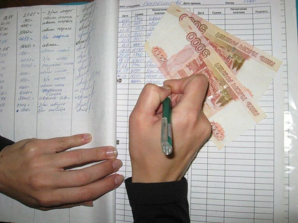 Средняя зп в беларуси. Заработная плата в беларуси. Зарплата 14000. Средняя заработная плата работников. Заработная плата.