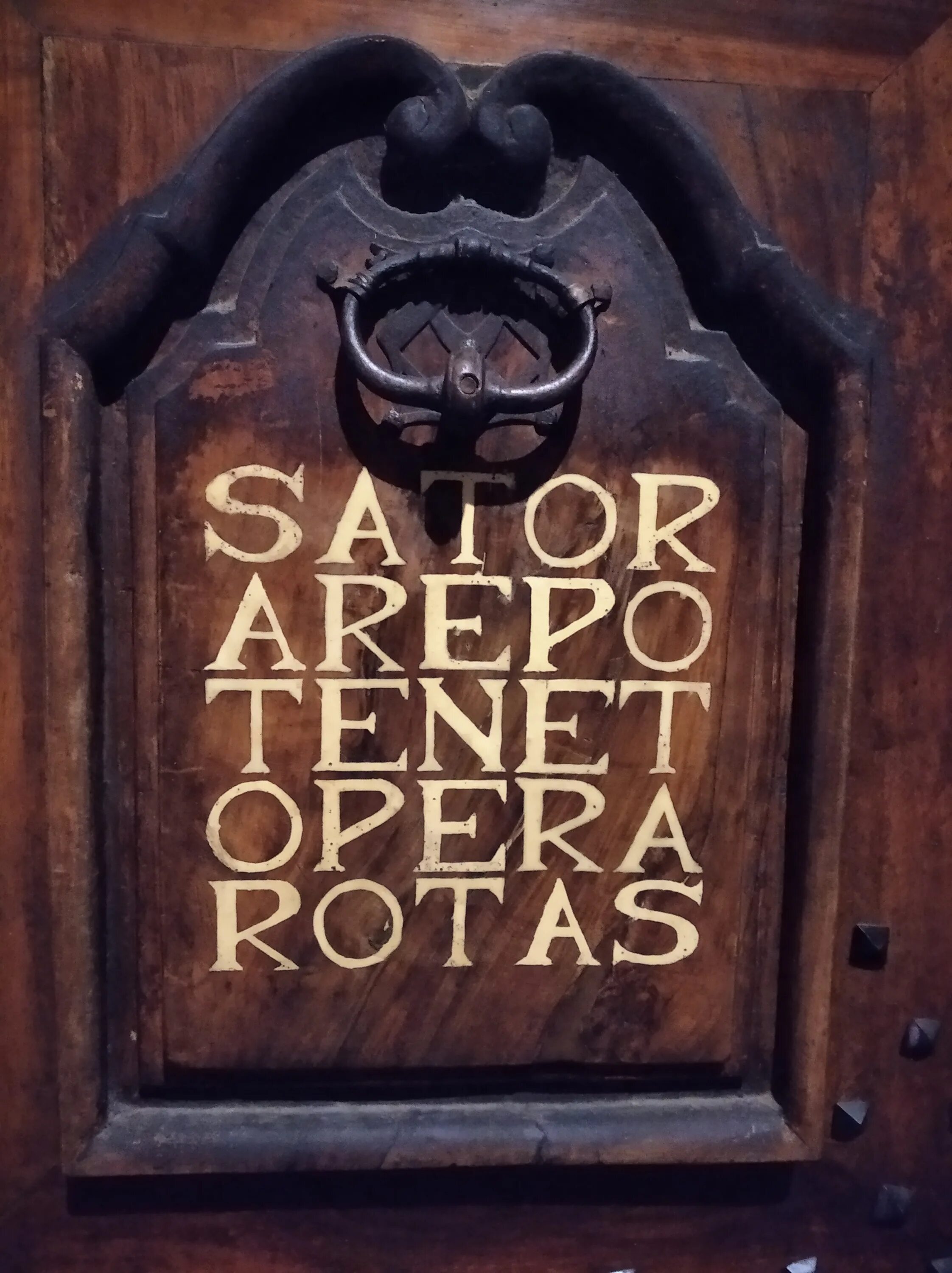 Sator arepo opera. Сатор ротас. sator rotas arepo tenet. сатор арепо тенет опера ротас. палиндром сатор арепо тенет опера ротас.