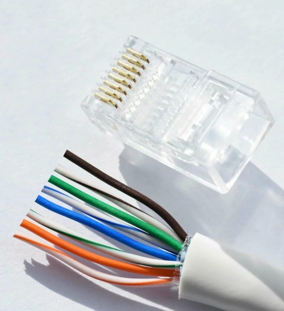 Обжим интернет кабеля 8. Кабель UTP 2х2 обжим кабеля. Обжим витой пары rj45. Обжать UTP 5e. Обжим коннектора RJ-45.