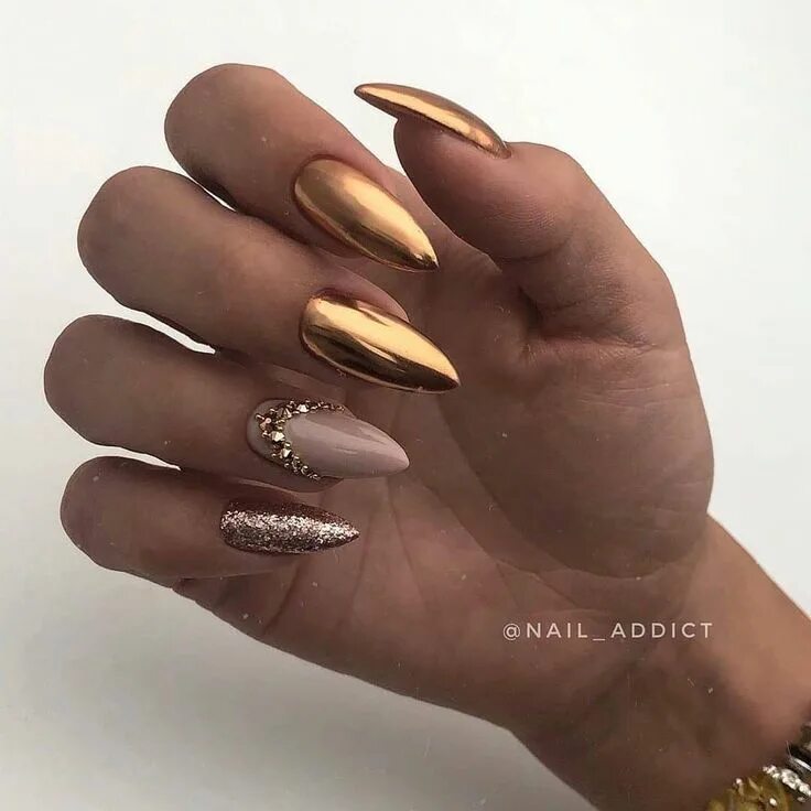 Золотой маникюр миндаль #красота #ногти #ногти2019 #ноготочки #дизайнногтей #nails, 2024 Altın tırnaklar