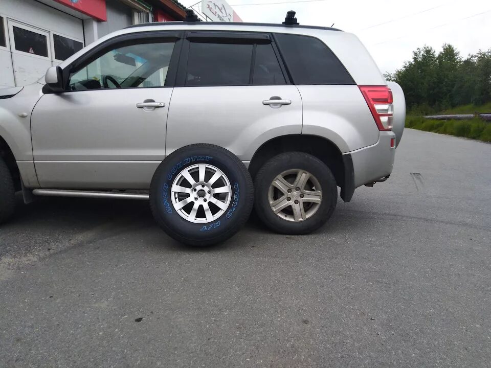 Suzuki vitara колеса. 245/75 R16 на Suzuki Grand Vitara. Grand Vitara колеса r16. Диски Гранд Витара 16. Гранд Витара 2007 r18.