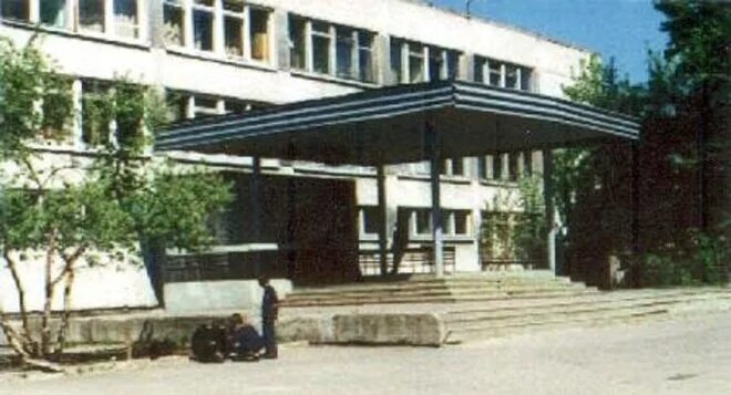 Школа 33 иркутск. Школа 12. Школа 32 пермь. Маоу сош 32 г. Маоу сош 32 г.