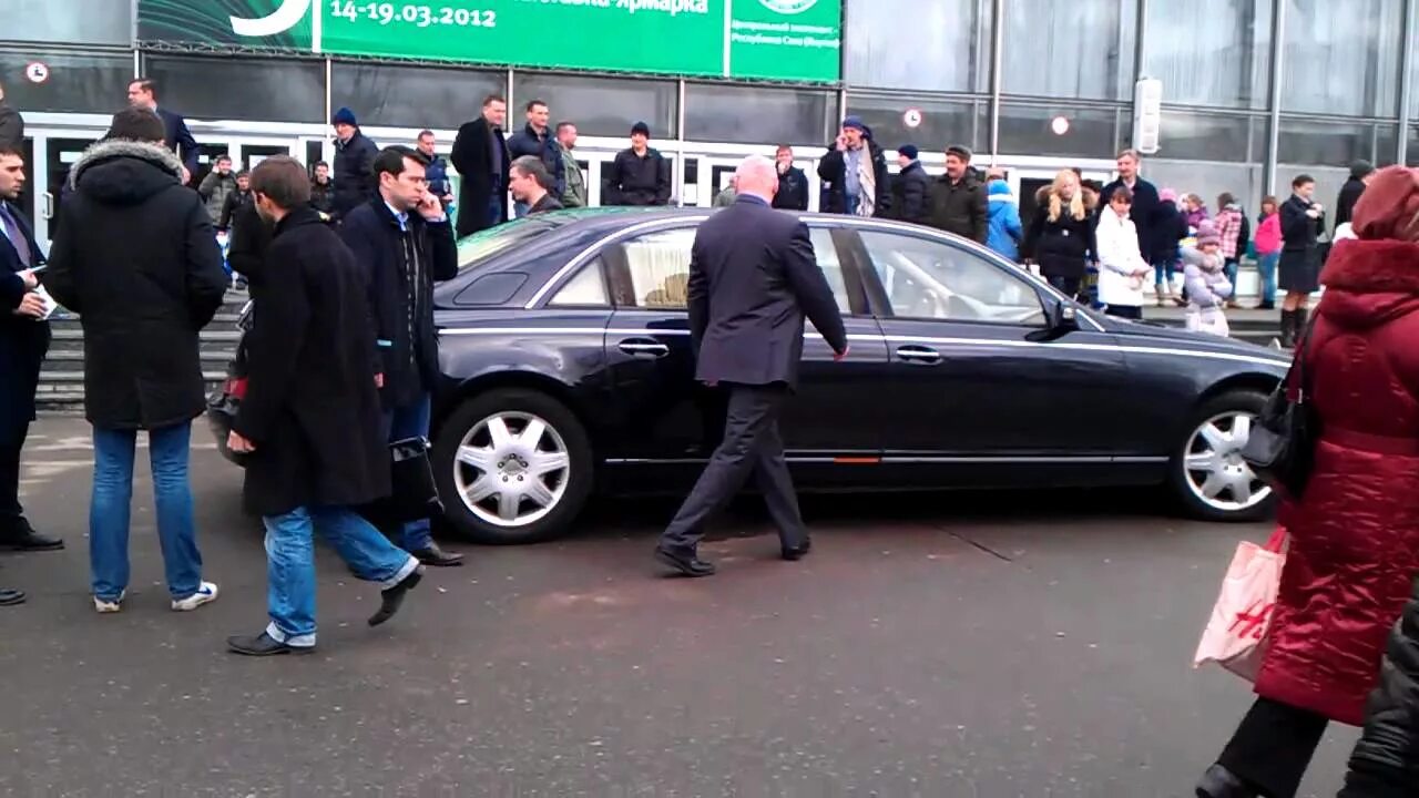 Не ездят на майбахе. Не ездят на майбахе. Mercedes-maybach pullman guard лукашенко. Не ездят на майбахе. Майбах жириновского.