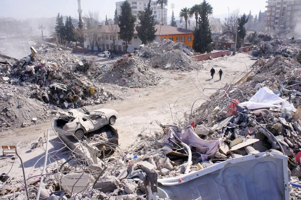 Почему сильное землетрясение. Диярбакыр Турция землетрясение. Землетрясение в Турции 2023 разлом. Сильное землетрясение в Турции в 1999 году. Землетрясение картинки.