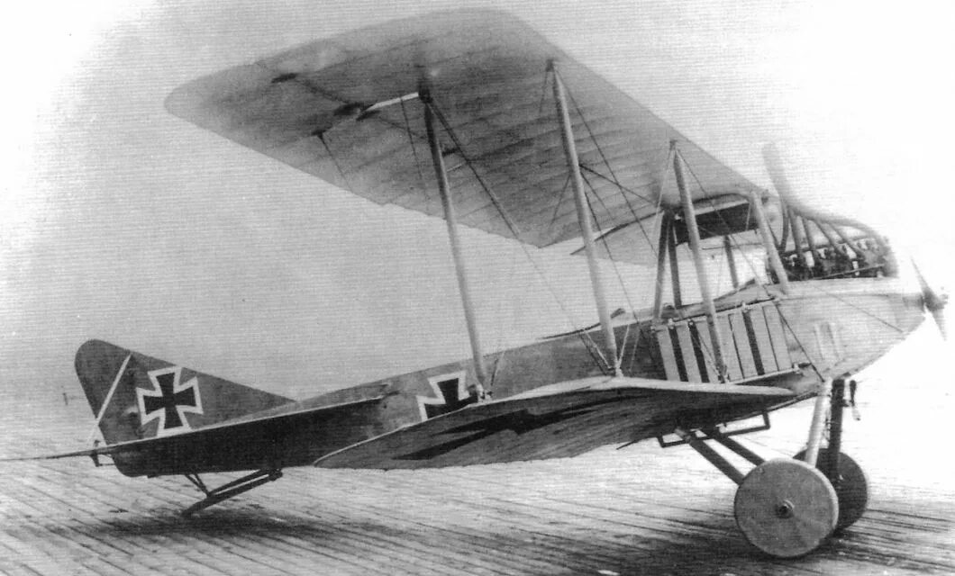 C ii ii ii 8. Самолет Альбатрос 1914. Биплан Альбатрос b1. Немецкий самолет Альбатрос двухместный. Самолёт Альбатрос Германия первая мировая.