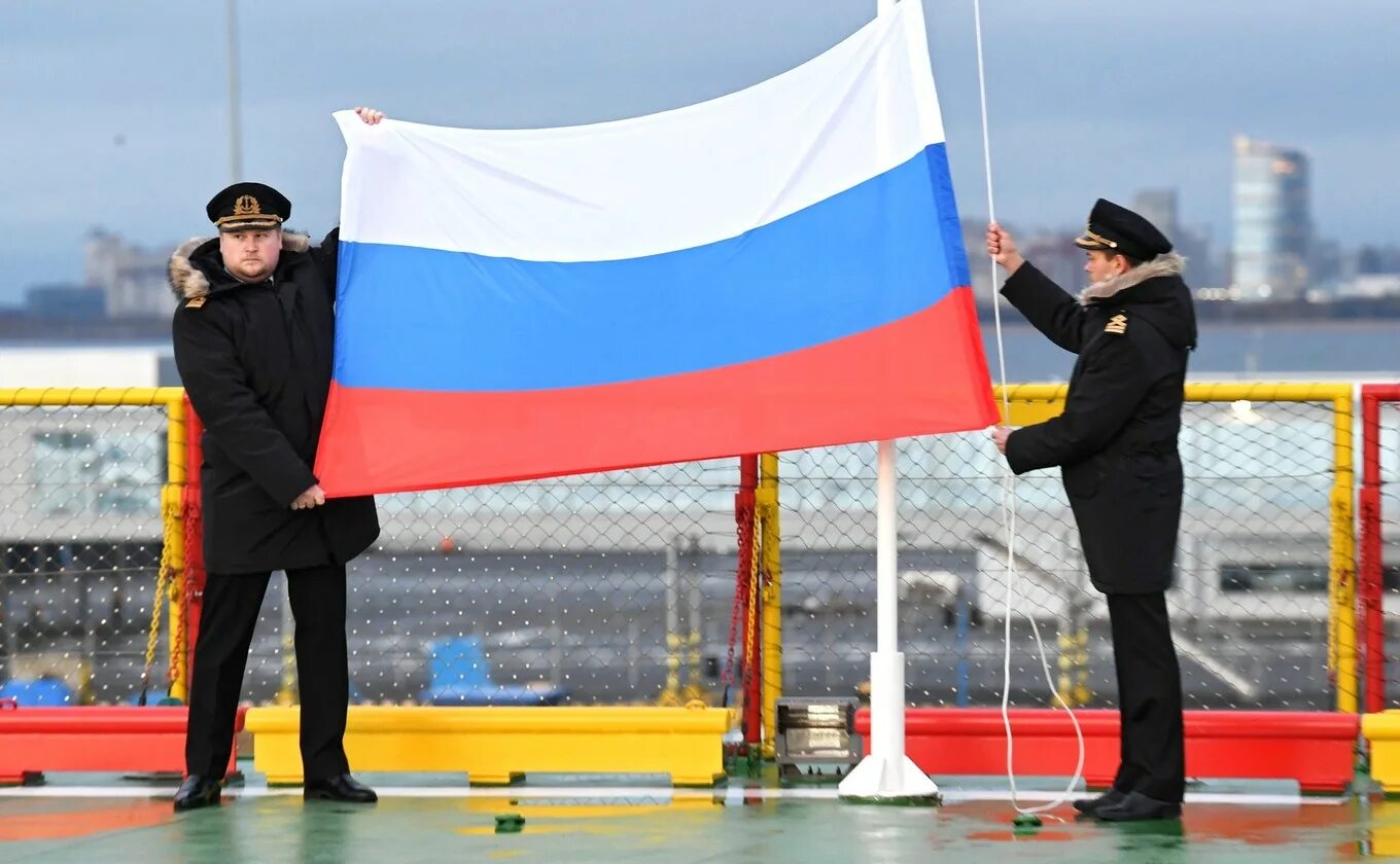 Почему поднимают флаг. Церемония поднятия государственного флага.
