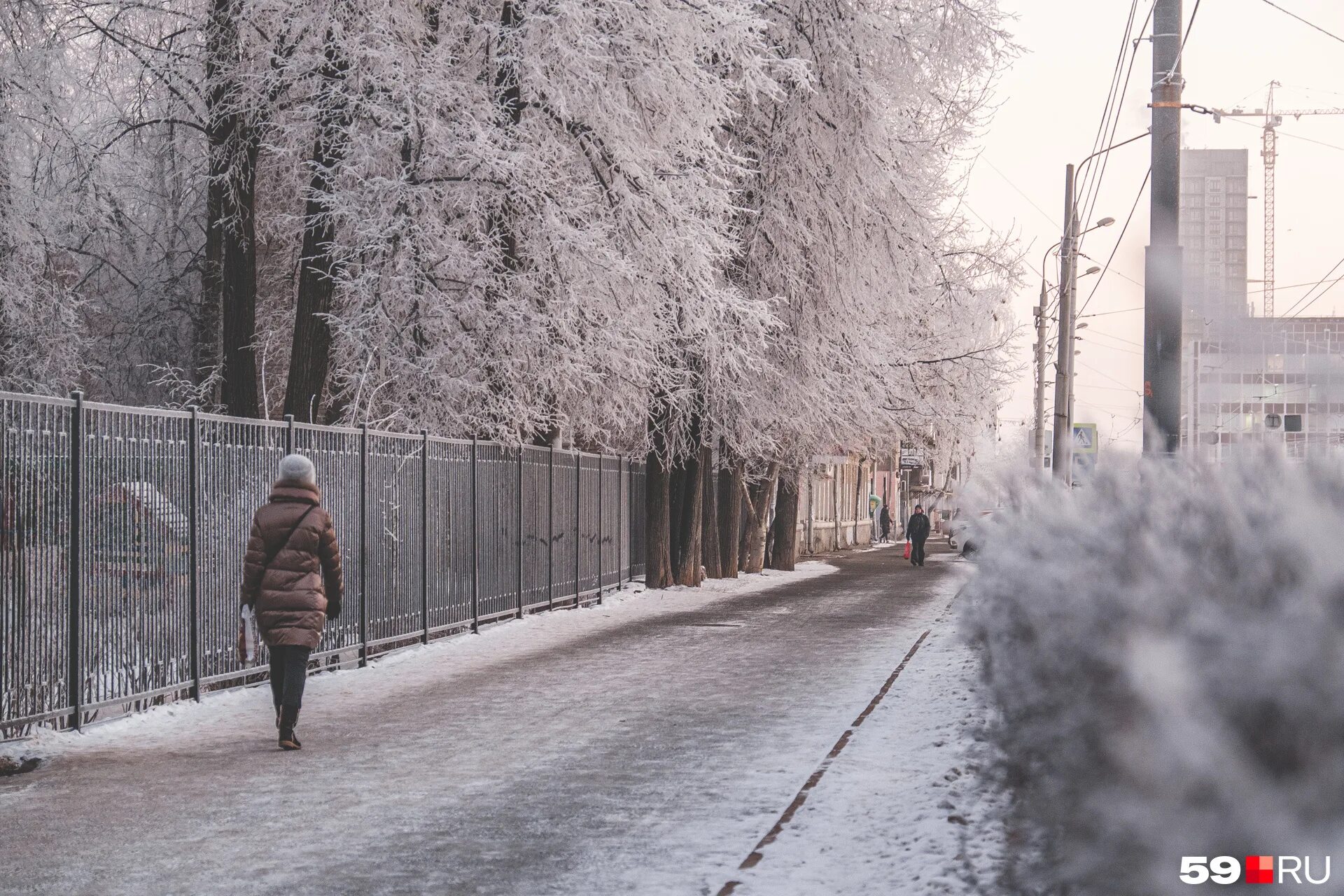 сильный снегопад. в нижневартовске произошла коммунальная авария из за морозов. почему в перми холодно. холодный март. почему в перми холодно.