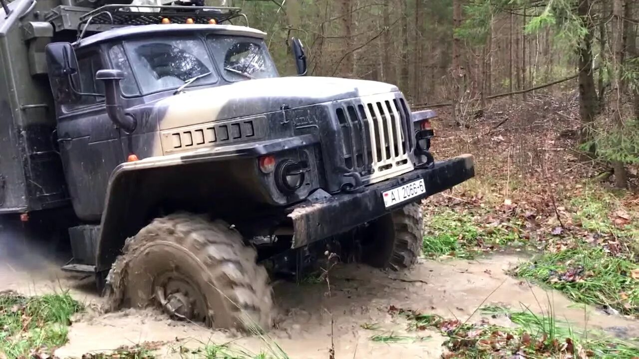 Грузовик урал 4320. Урал 4320 на бездорожье. Урал видео. Урал 4320 брод. Урал видео.