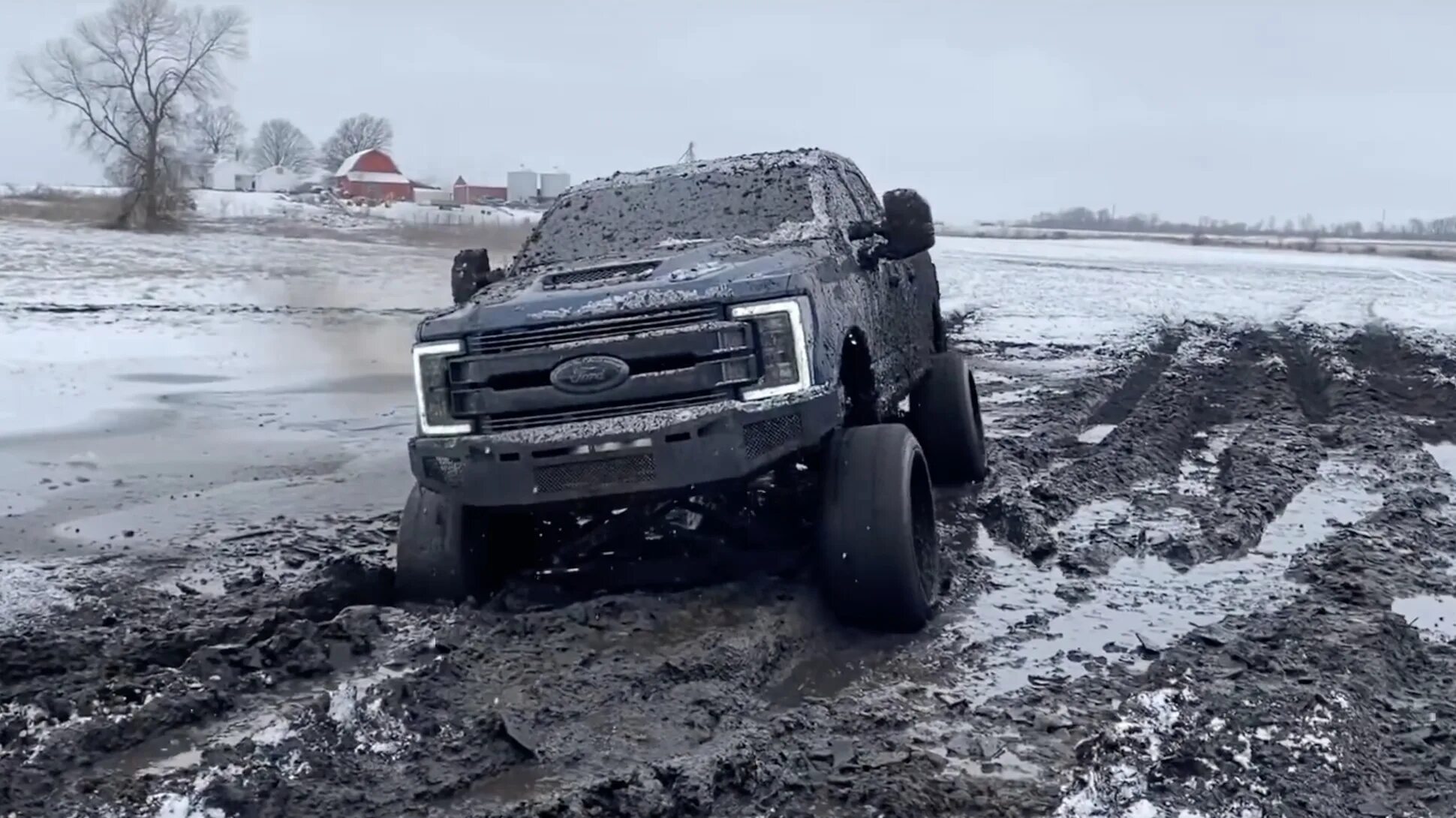 Jeep в грязи. Уаз буханка грязь бездорожье. Внедорожник в грязи. Гелик против нивы по грязи. Грязевые джипы.